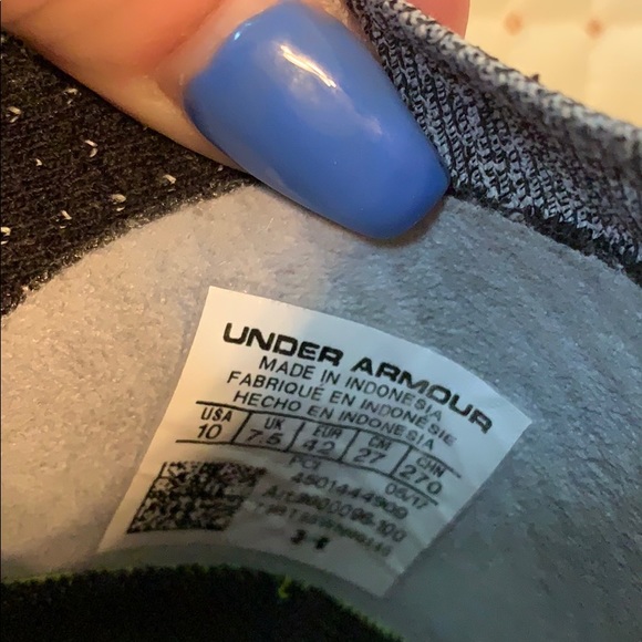 Under Armour running shoes - Picture 8 of 9